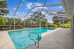 250 SANTA ROSA DR, WINTER HAVEN, FL 33884 Sold 08/22/22