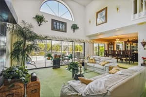 250 SANTA ROSA DR, WINTER HAVEN, FL 33884 Sold 08/22/22