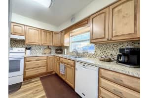 15 PINE RUN, HAINES CITY, FL 33844 Sold 04/10/23