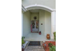 306 HAMILTON SHORES DR NE, WINTER HAVEN, FL 33881 Sold 01/13/23