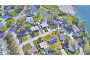 121 LANTERN LANE, WINTER HAVEN, FL 33884 Sold 03/22/23