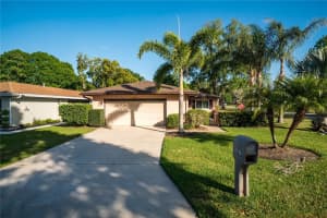 627 WEXFORD COURT, WINTER HAVEN, FL 33884 Sold 10/23/23