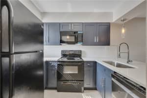 110 SCOTTSDALE SQUARE, WINTER PARK, FL 32792 Sold 10/17/23