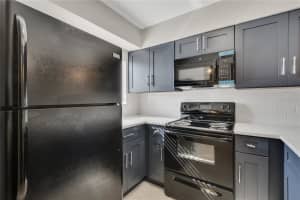 110 SCOTTSDALE SQUARE, WINTER PARK, FL 32792 Sold 10/17/23