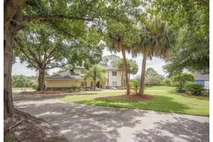 2402 BERKSHIRE LANE, WINTER HAVEN, FL 33884 Sold 09/30/24