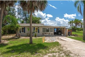 1422 BAYSHORE ROAD, RUSKIN, FL 33570 - MLS#MFRP4931633