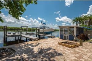 1422 BAYSHORE ROAD, RUSKIN, FL 33570 - MLS#MFRP4931633