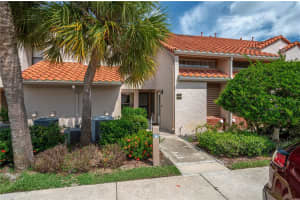2004 GARDEN LAKE DRIVE, WINTER HAVEN, FL 33884 Sold 01/29/25