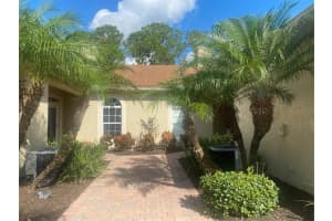 1561 Vienna Square Dr, WINTER HAVEN
