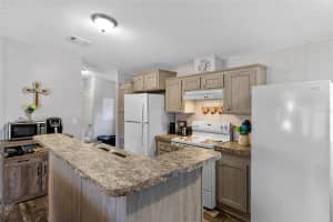 4802 WALNUT CIRCLE, LAKELAND, FL 33810 Sold 02/21/25