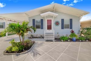 527 VILLAGE BOULEVARD, FROSTPROOF, FL 33843 Sold 07/09/25