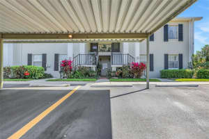 689 LAKE HOWARD DRIVE, WINTER HAVEN, FL 33880 Sold 04/04/25