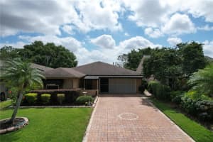 571 SAINT ANDREWS RD, WINTER HAVEN, FL 33884 Sold 07/31/25