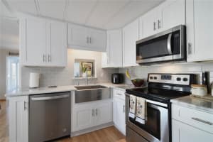 4940 FOXDALE DR, LAKELAND, FL 33810 Sold 07/28/25