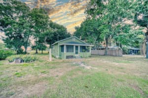 230 DENTON AVENUE, AUBURNDALE, FL 33823 Sold 07/09/25