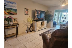 333 LAKE HOWARD DRIVE, WINTER HAVEN, FL 33880 Sold 08/29/25
