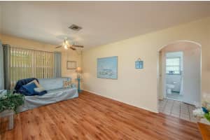 304 LAKE AVENUE, AUBURNDALE, FL 33823 Sold 08/21/25