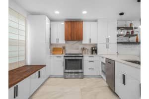 605 SUTTON PLACE, LONGBOAT KEY, FL 34228 - MLS#MFRP4935568