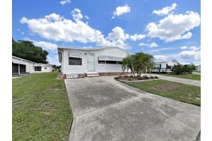 4886 DEERWOOD DR, LAKELAND, FL 33810 - MLS#MFRP4935941
