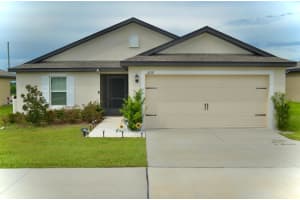 1639 Swan Lake Cir, DUNDEE