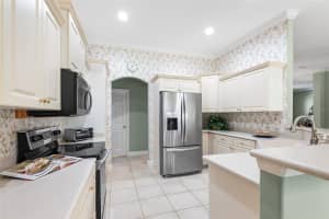 126 LAKE REGION CIRCLE, WINTER HAVEN, FL 33881 - MLS#MFRP4936583