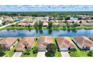 2571 SALZBURG LOOP, WINTER HAVEN, FL 33884 - MLS#MFRP4936624