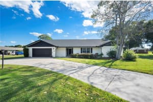 10 Meadowlake Ct, WINTER HAVEN