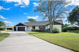 10 MEADOWLAKE COURT, WINTER HAVEN, FL 33884 - MLS#MFRP4936722