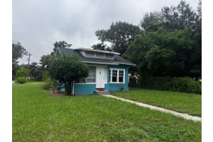 711 AVENUE E NE  WINTER, WINTER HAVEN, FL 33881 - MLS#MFRP4936729