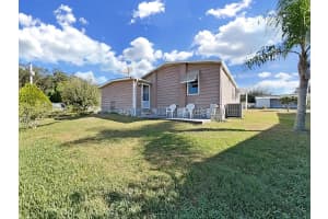 1758 FOX HILL DR, LAKELAND, FL 33810 - MLS#MFRP4937152