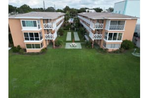 2111 LAKEVIEW DRIVE, SEBRING, FL 33870 - MLS#MFRP4937205