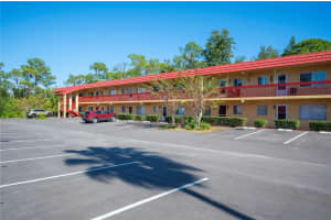 400 El Camino Dr #202, WINTER HAVEN