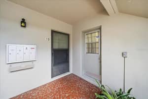 689 LAKE HOWARD DRIVE, WINTER HAVEN, FL 33880 - MLS#MFRP4937838