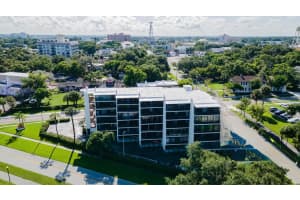 208 LAKE HOWARD DRIVE, WINTER HAVEN, FL 33880 - MLS#MFRP4937862