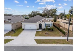 2006 Doe Run Dr, DAVENPORT