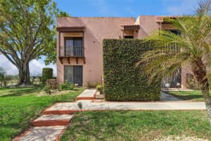 210 La Casa #210, LAKE WALES