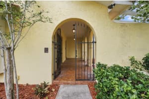 7026 WILLOW RUN LOOP, LAKELAND, FL 33813 - MLS#MFRP4938944