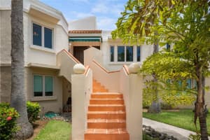 86 LAKESIDE VILLAS #T4, VEGA ALTA, FL 00692 Sold 05/22/25