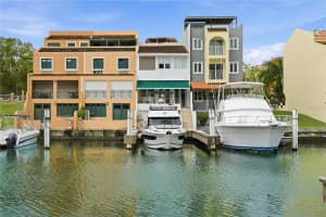 25 Plaza Mayor Humacao, FL 00791 - MLS#MFRPR9119587