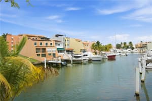 25 Plaza Mayor Humacao, FL 00791 - MLS#MFRPR9119587