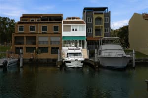 25 Plaza Mayor Humacao, FL 00791 - MLS#MFRPR9119587