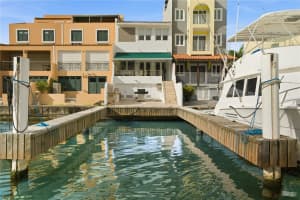 25 Plaza Mayor Humacao, FL 00791 - MLS#MFRPR9119587