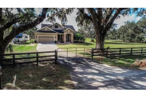 1004 COUNTRY OAKS LANE, LAKELAND, FL 33810 Sold 03/07/25