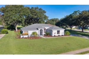 5252 GROVE MANOR, LADY LAKE, FL 32159 - MLS#MFRR4909778