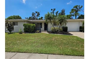 6442 Colonial Dr, SARASOTA