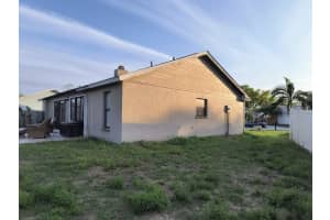 3715 75TH DRIVE, SARASOTA, FL 34243 - MLS#MFRR4910900