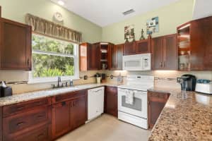 1112 OLD MILL RUN, DELAND, FL 32720 - MLS#MFRR4911293
