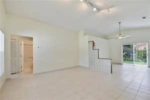 321 Cello Cir, Winter Springs, FL 32708, Sold 08/23/16