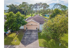 3255 Smoke Signal Cir, Kissimmee, FL 34746, Sold 11/18/21