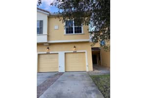 2890 Oakwater Dr, Kissimmee, FL 34747, Sold 12/23/21
